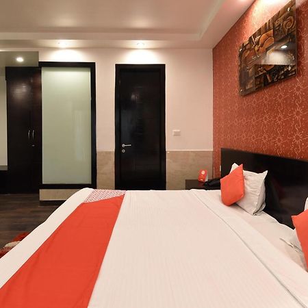 Oyo Flagship 18940 Hotel Swathi นิวเดลี ภายนอก รูปภาพ