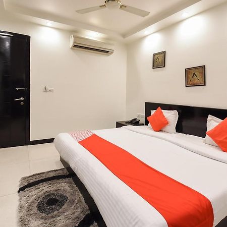 Oyo Flagship 18940 Hotel Swathi นิวเดลี ภายนอก รูปภาพ