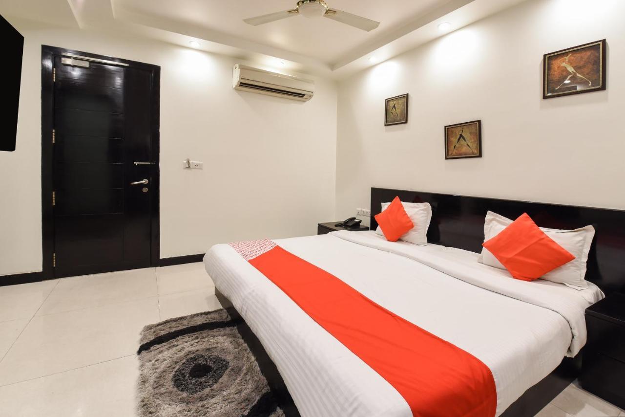 Oyo Flagship 18940 Hotel Swathi นิวเดลี ภายนอก รูปภาพ
