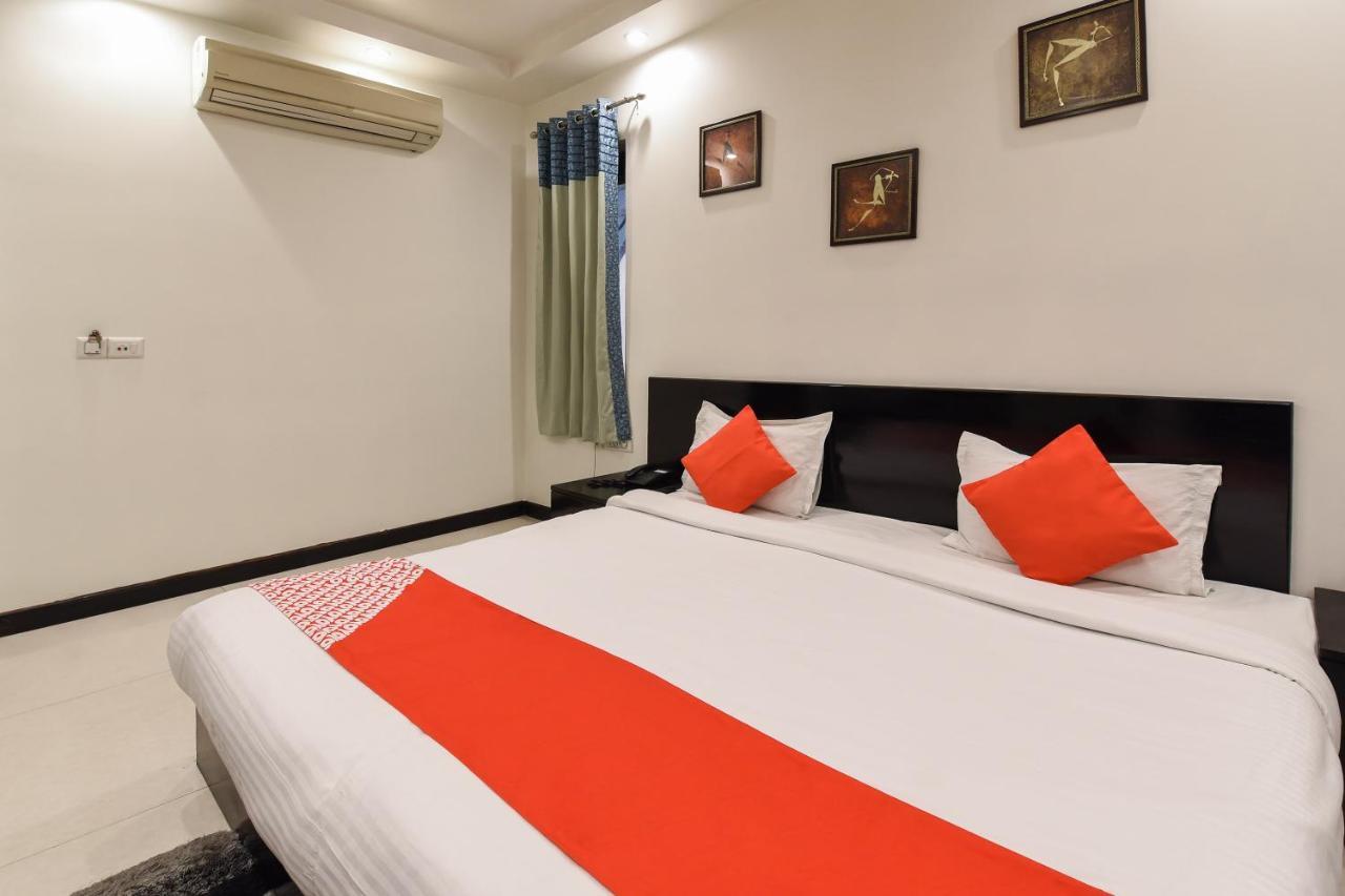 Oyo Flagship 18940 Hotel Swathi นิวเดลี ภายนอก รูปภาพ