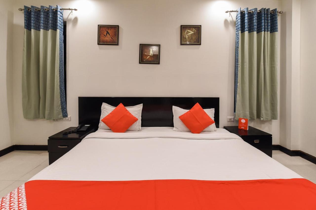 Oyo Flagship 18940 Hotel Swathi นิวเดลี ภายนอก รูปภาพ